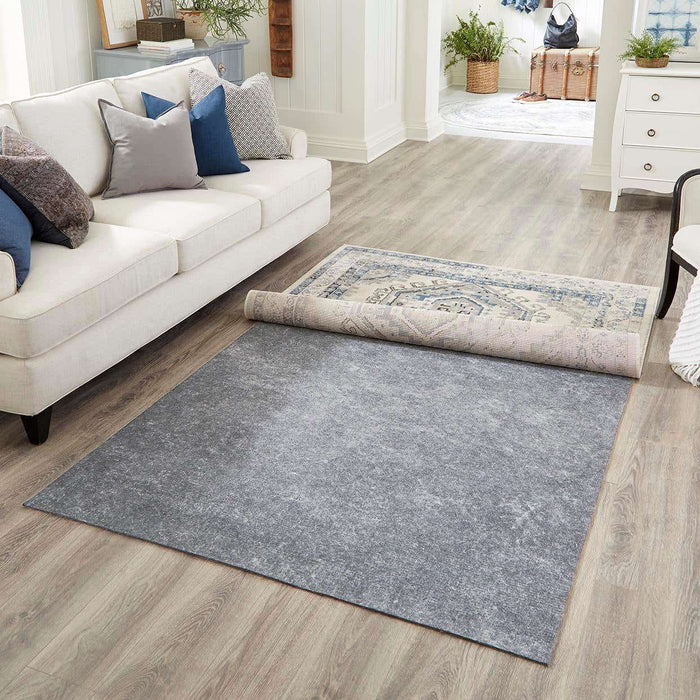 Quadratisch Teppich Teppichunterlage in Grau von Hadorn™ - Lifestyle Image